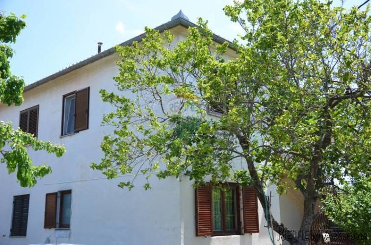 Brtonigla, stan 105 m2 sa velikom okućnicom