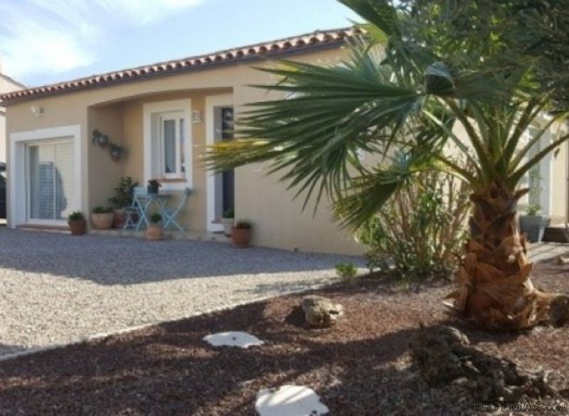 Single Storey Villa Near The Beach