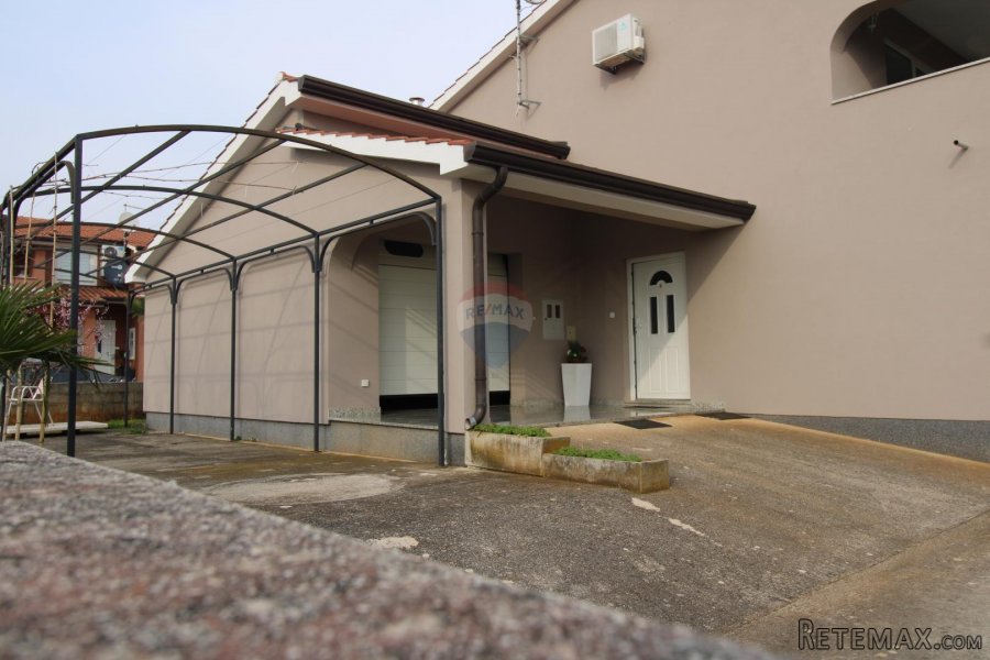 Samostojeća kuća u blizini Poreča s velikom okućnicom - 3
