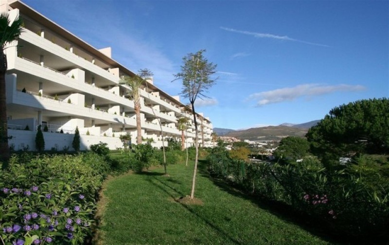2 Bedroom Middle Floor Apartment