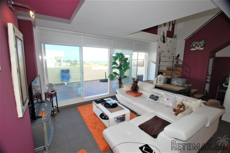This modern penthouse ( with solarium ), is located in one.. - 4