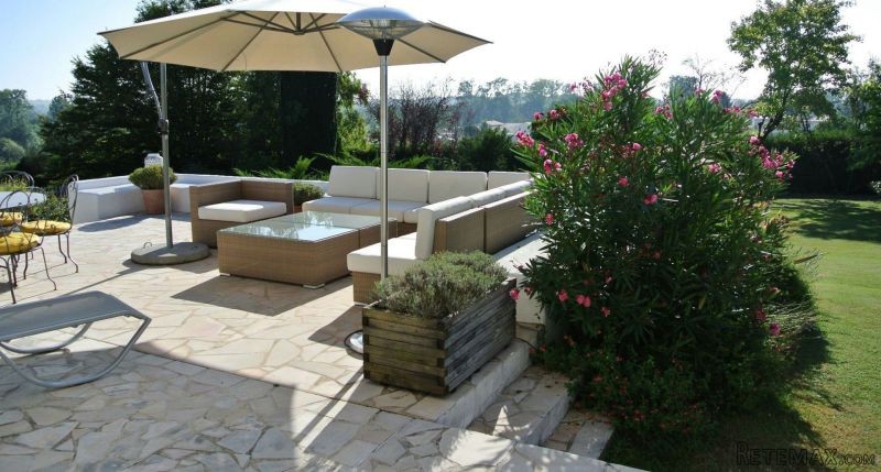 Charming Bungalow With Tennis Court..