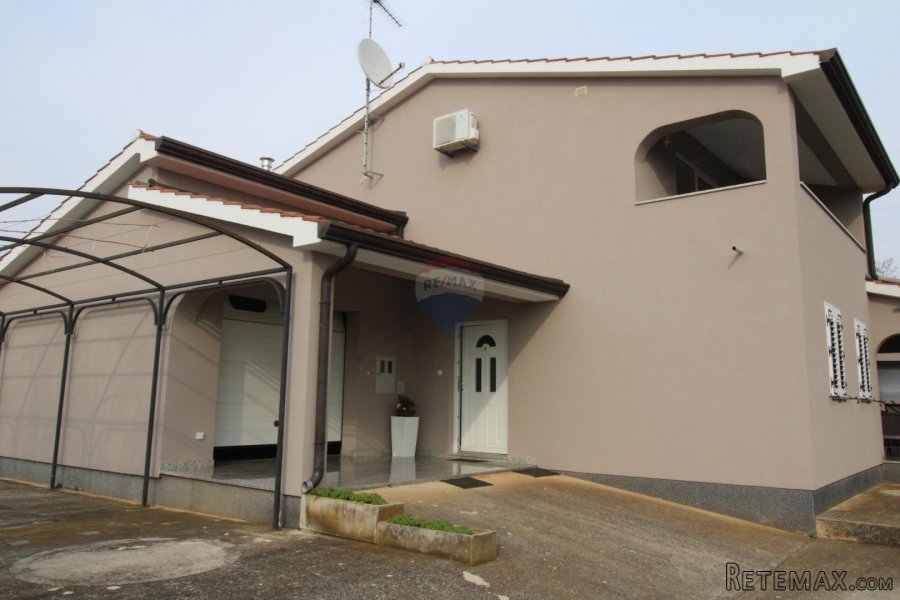 Samostojeća kuća u blizini Poreča s velikom okućnicom - 5
