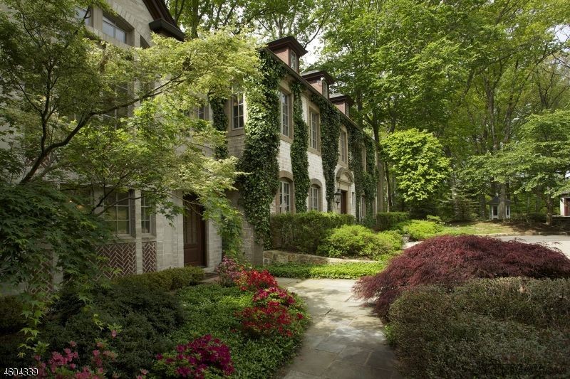 5 bedroom Detached House For Sale: 45.. - 2