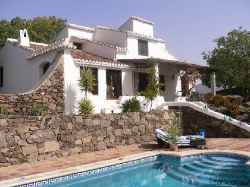 Country Houses for Sale in Competa..
