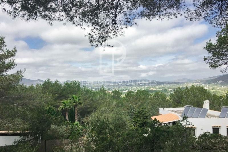 Large plot with license and project in..