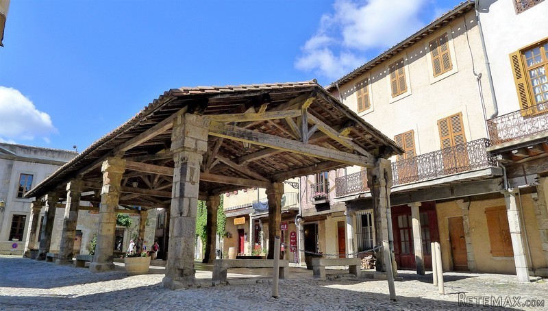 Unique Gite Complex In Picturesque..