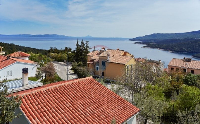 RABAC, ISTRA, KUĆA S 4 ETAŽIRANA STANA I GARAŽAMA, 370...