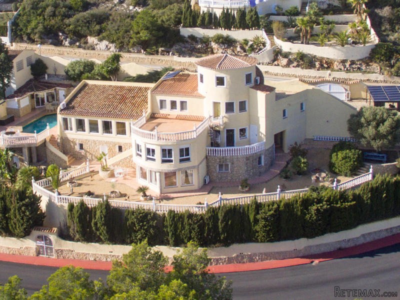 8 Bedrooms - Villa - Alicante - For Sale