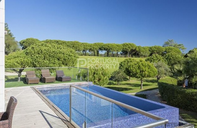 Fabulous 2 Bed Apartment Overlooking..