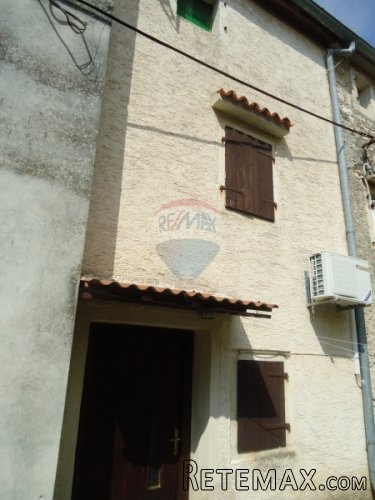 MEDULIN, CENTAR, KUĆA U NIZU - 3