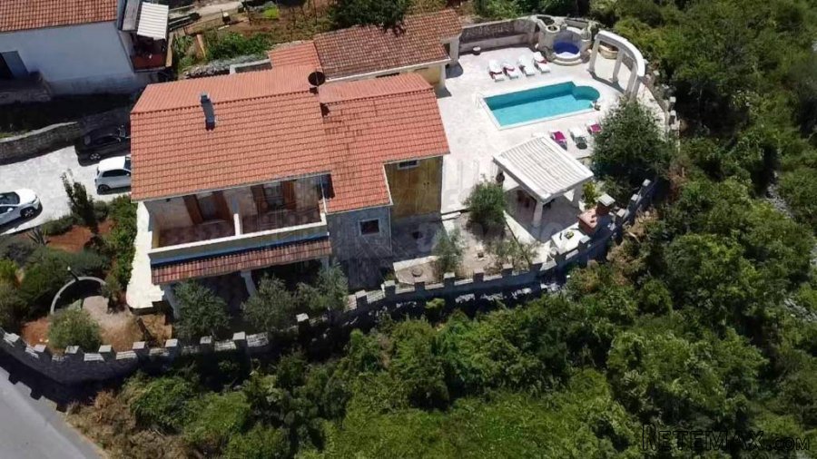 Unikatna mediteranska Villa sa bazenom,saunom i velikom..