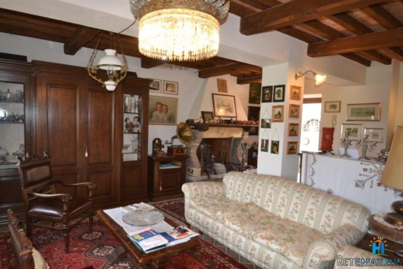 Tastefully renovated 3-storey house - 2