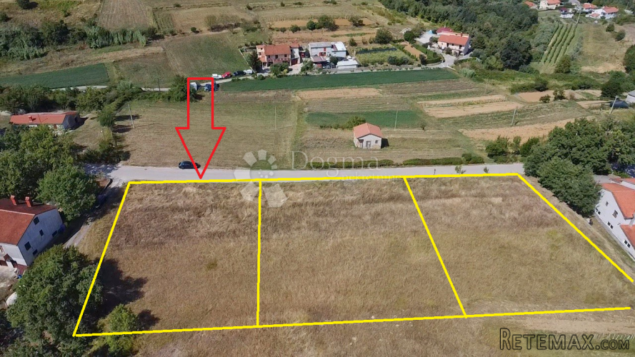 Fantastično zemljište s građevinskom dozvolom i prekrasnim p