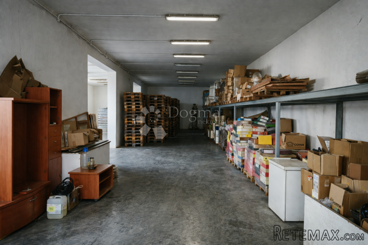 Industrijska hala 340m2 + veliko zemljište u Pazinu. Idealno - 3