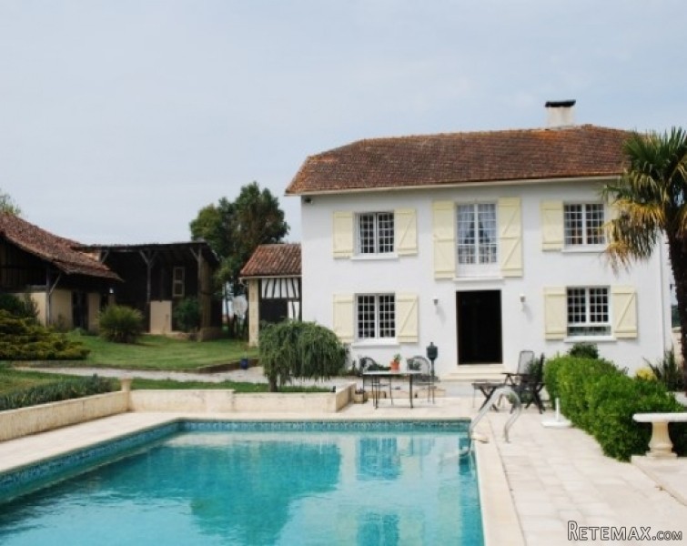 Immaculate Country House with..