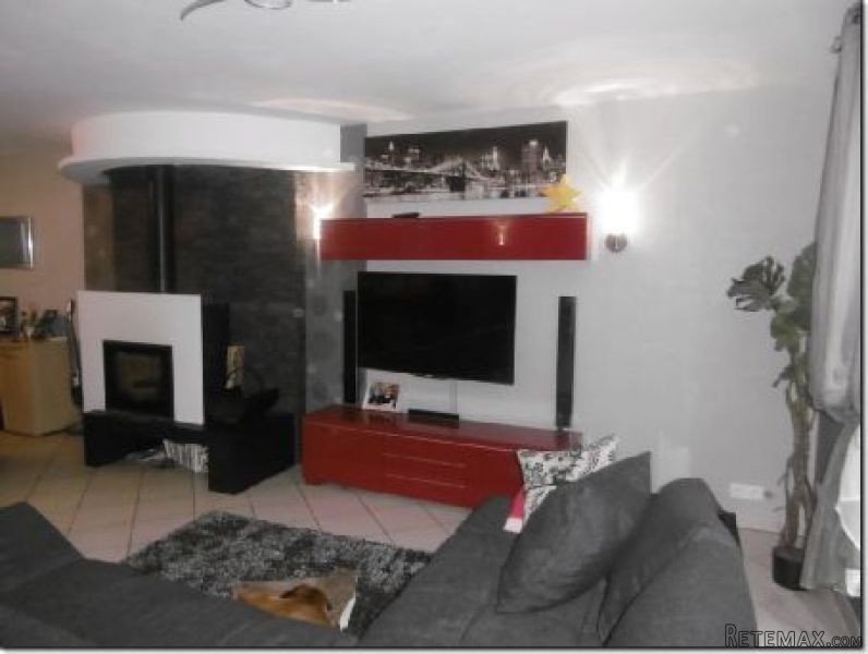 Well Appointed Traditional House - 2