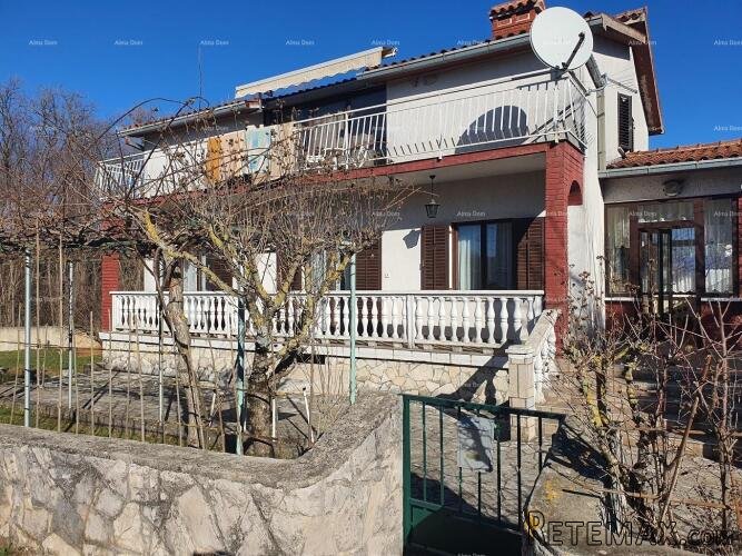Kuća s 3 stana i velikim zemljištem, Labin!
