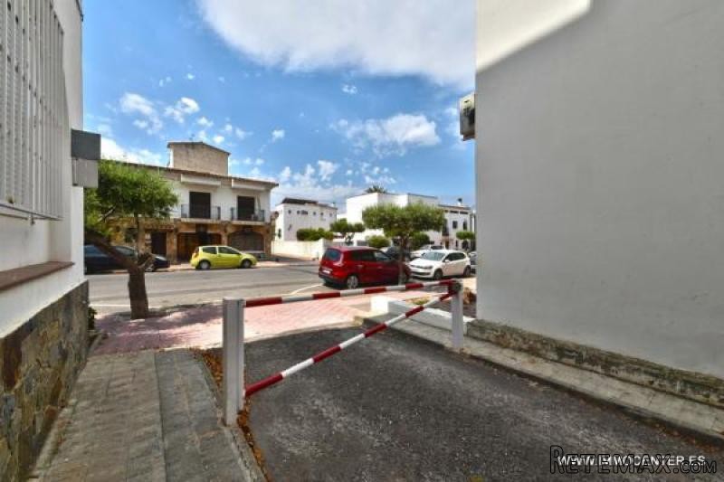 EMPURIABRAVA: Garage in the center of.. - 2