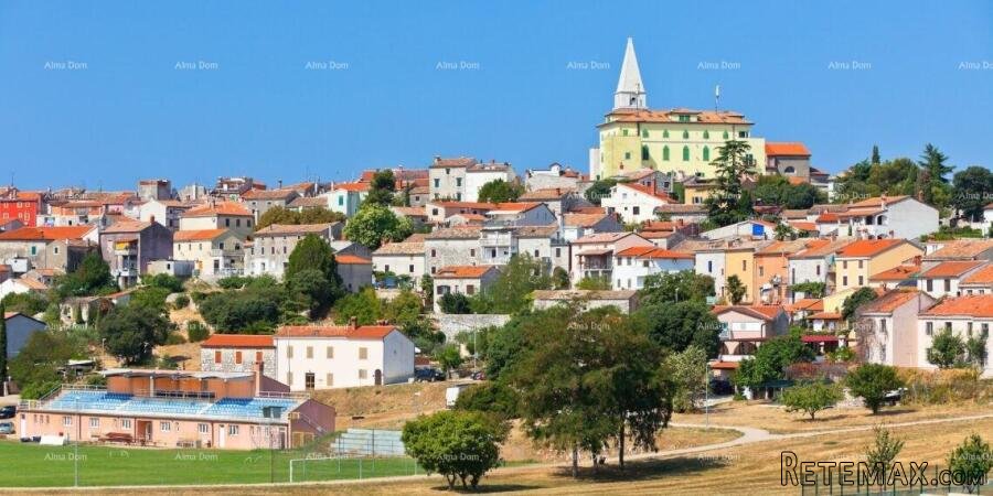 Prodajemo kamenu kuću u centru Brtonigle!