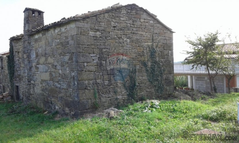 Buzet, ruševna kuća na prekrasnoj lokaciji - 5