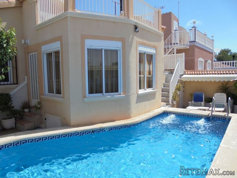 5 Bedrooms - Villa - Alicante - For Sale