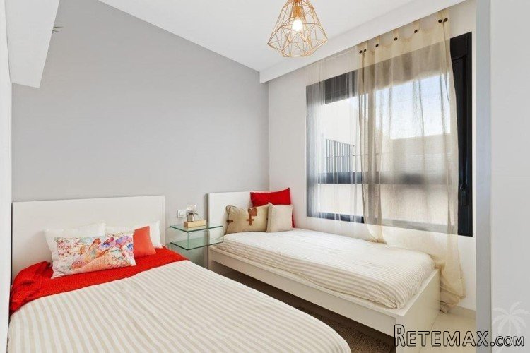 Beautiful new complex with 2 and 3 bedroom apartments. The.. - 5