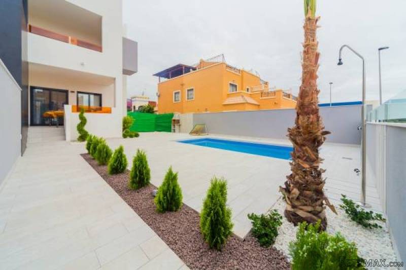 2 Bedroom 2 Bathroom Bungalow In Los..