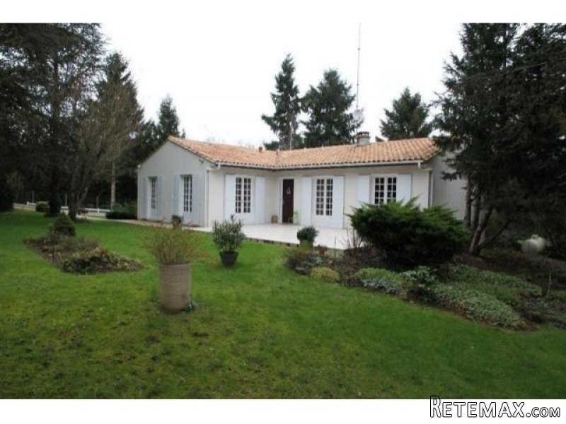 4 bedroom House For Sale: 86190 ENTRE..