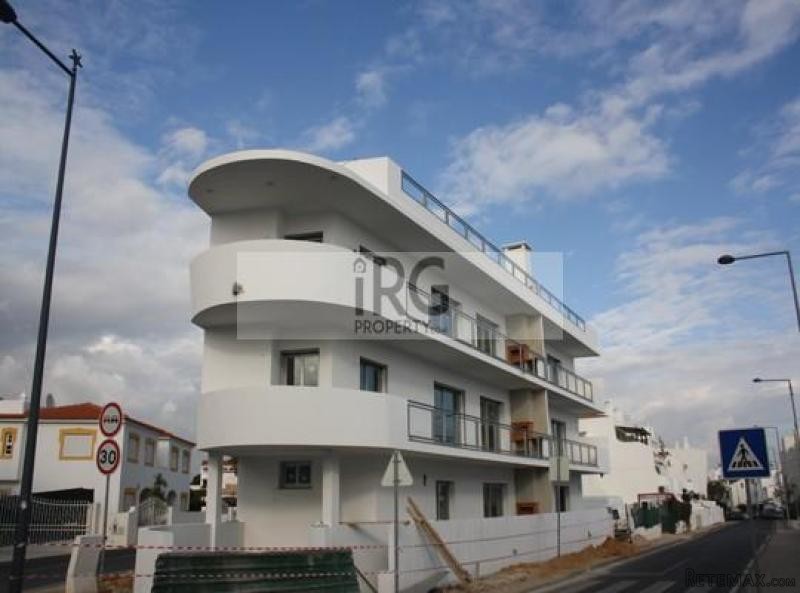 €175,000 - Olhos D'Agua, Central.. - 2