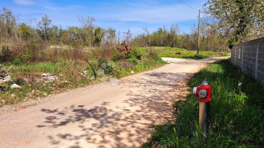 KRNICA - 2 građevinske parcele uz cestu, 3 km od mora - 3