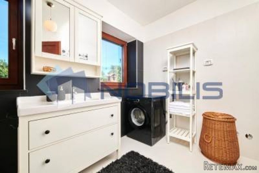 Buje, vila 250 m2 s vrtom 11000 m2 - 14
