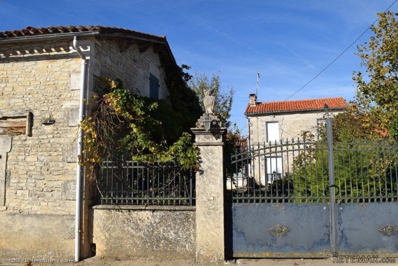 3 Bedroom Village House With 2 Large..