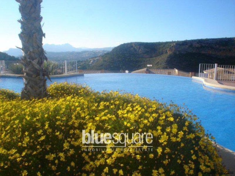 Well presented 2 bedroom apartment with..