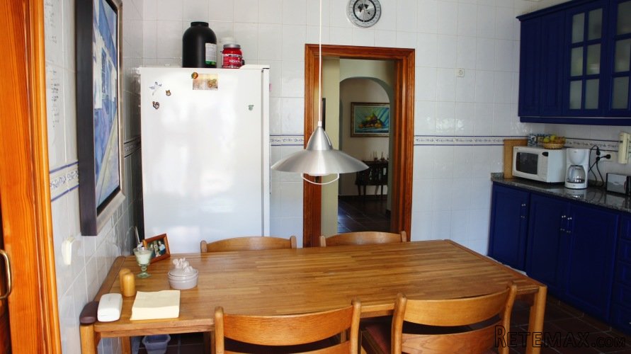 One level villa with 4 bedrooms, 2 bath, 1 large kitchen.. - 3