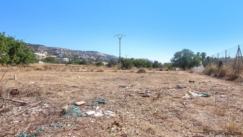 BUILDING LAND