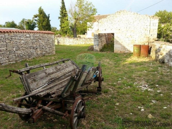 Istarska kamena kuća sa više objekta