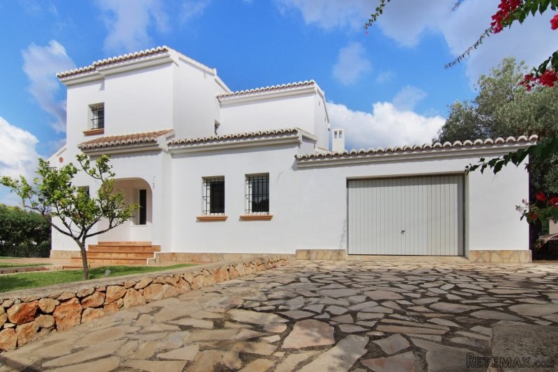 New 4 Bedroom 3 Bathroom Villa For Sale..