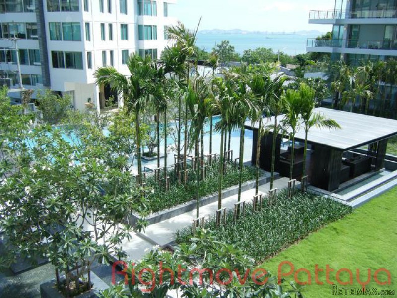 2 Bedroom Condo for sale in Wongamat -..