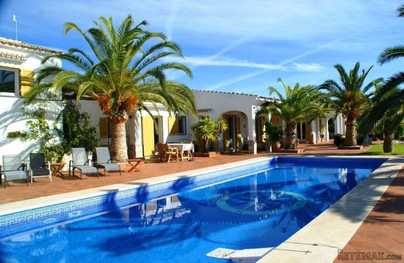Villa for Sale in Algarrobo 598.000..