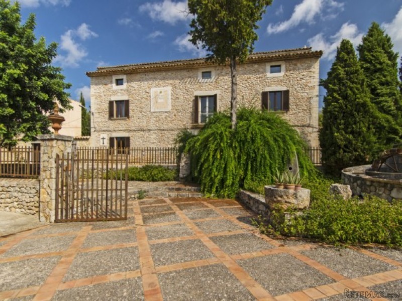 Extraordinary Manor House In Lloseta
