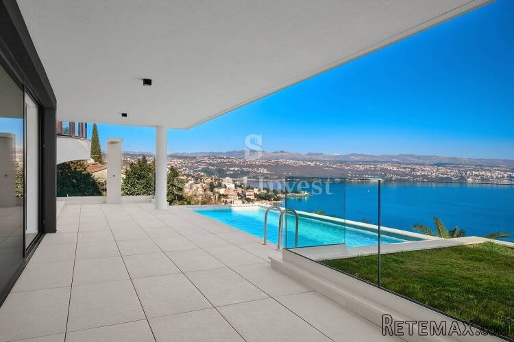 OPATIJA, luksuzan stan s bazenom i okućnicom u novogradnji.. - 2
