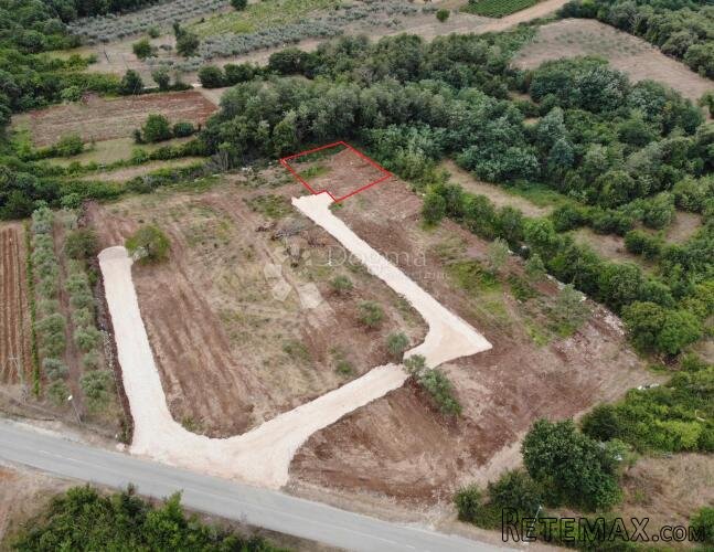 Građevinsko zemljišta idealno za kuću s bazenom