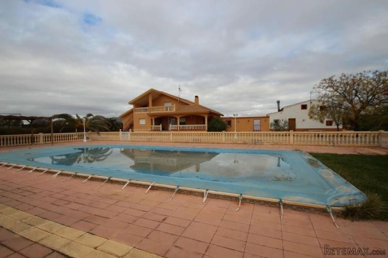 3-4 houses in Yecla Murcia, perfect for..