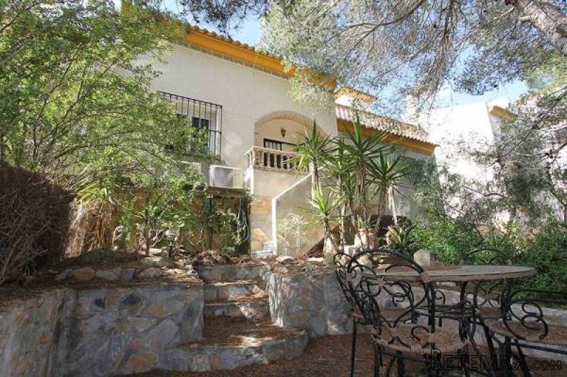 3 Bedroom 2 Bathroom Townhouse In.. - 2