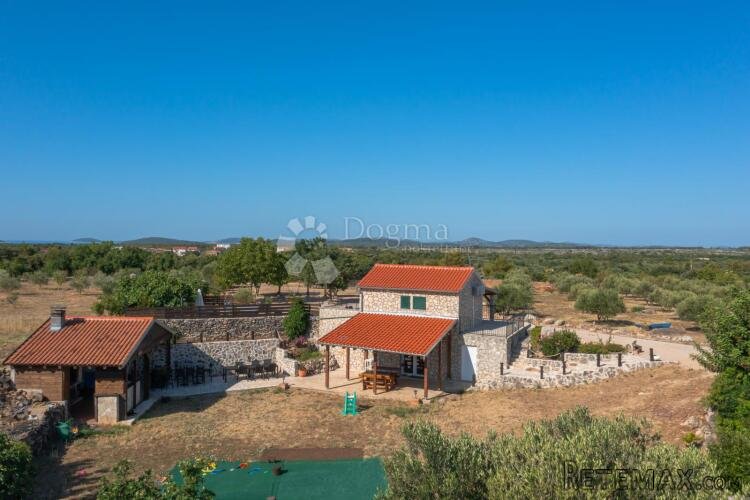 BOGDANOVIĆI - ŠIBENIK, OPG – Predivno seosko imanje nadomak