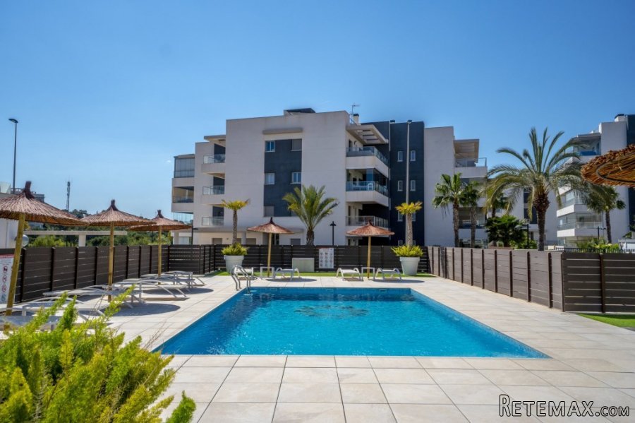 Casa adosada de 5 dormitorios y 3 baños en Villamartin.. - 2