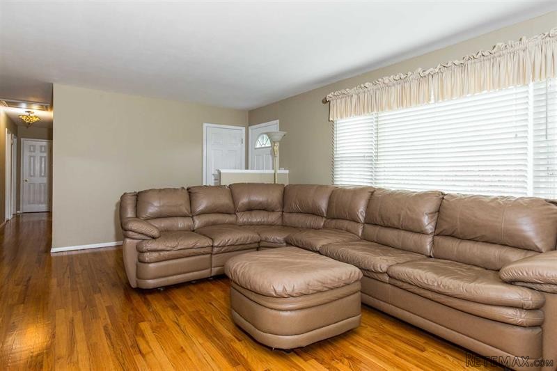 6 bedroom Flat For Sale: 3 Helen Ave.. - 2
