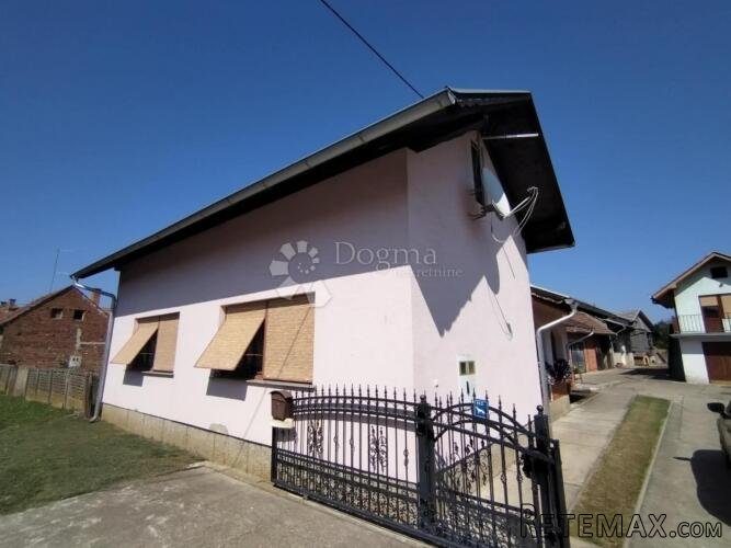 Šarmantna kuća s okućnicom i dodatnim objektima – Budančevic