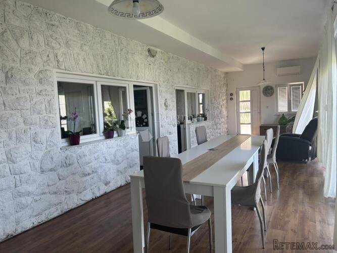 KRALJEVICA KUĆA SA DVA STANA - 3